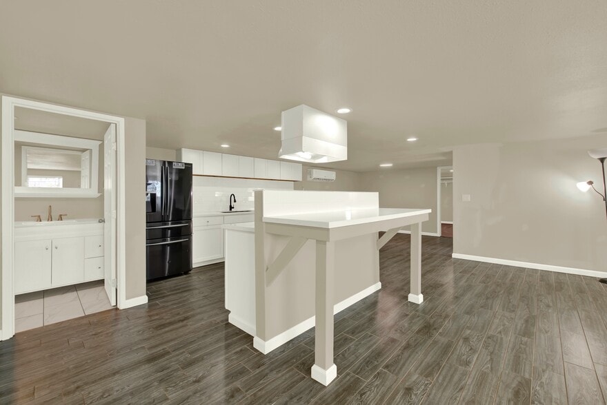 More Photos Of 124 S Porter Rd, Dixon Service For Sale