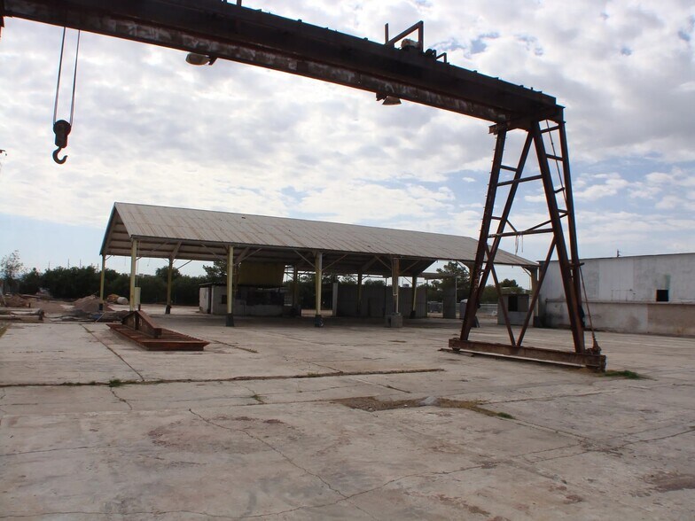 More Photos Of 213 S Alma School Rd, Mesa Warehouse For Lease