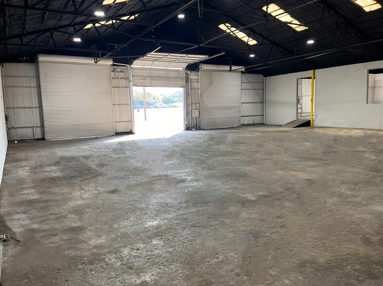 More Photos Of 5504 Forest Hill Dr, Fort Worth Warehouse For Sale