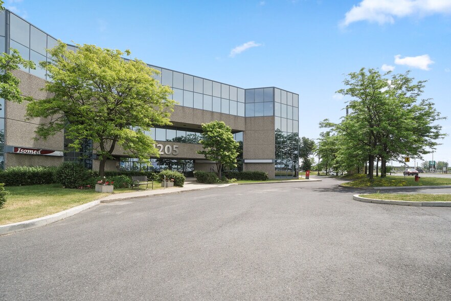 More Photos Of 1205 Rue Ampère, Boucherville Office For Sale