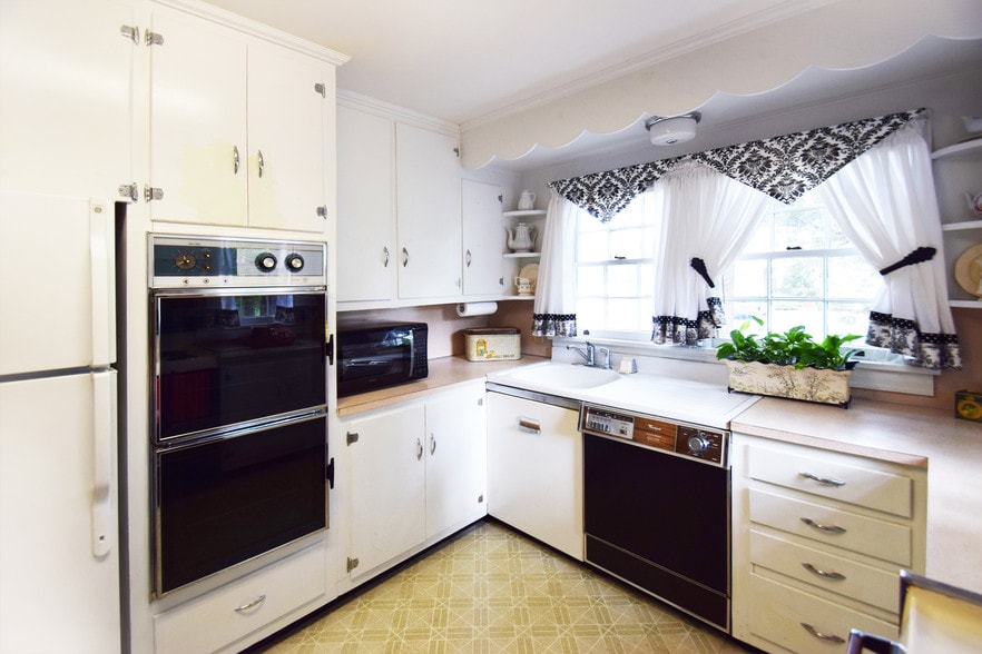 More Photos Of 2306 S Cannon Blvd, Kannapolis Office Residential For Sale