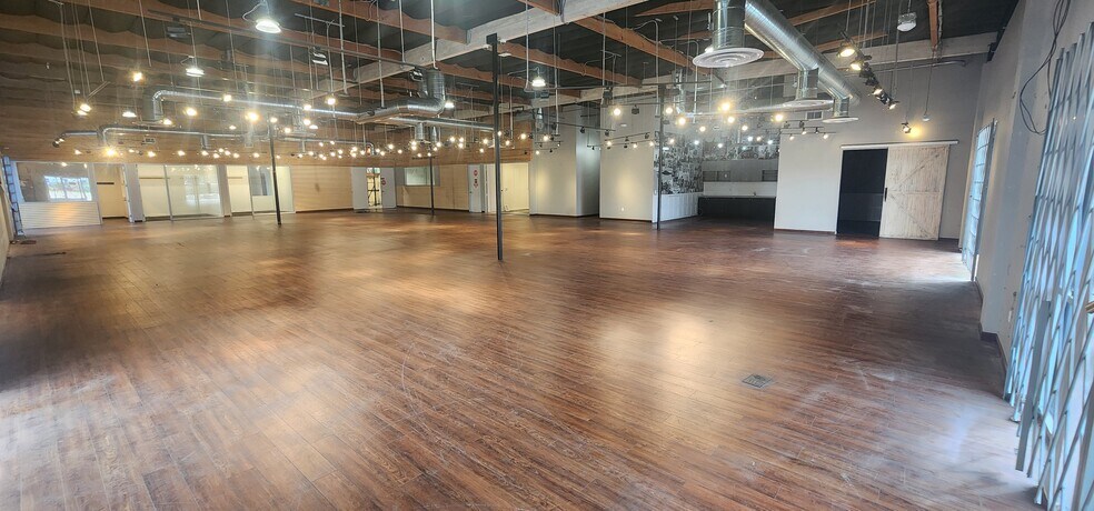 More Photos Of 9240 Clairemont Mesa Blvd, San Diego Showroom For Lease