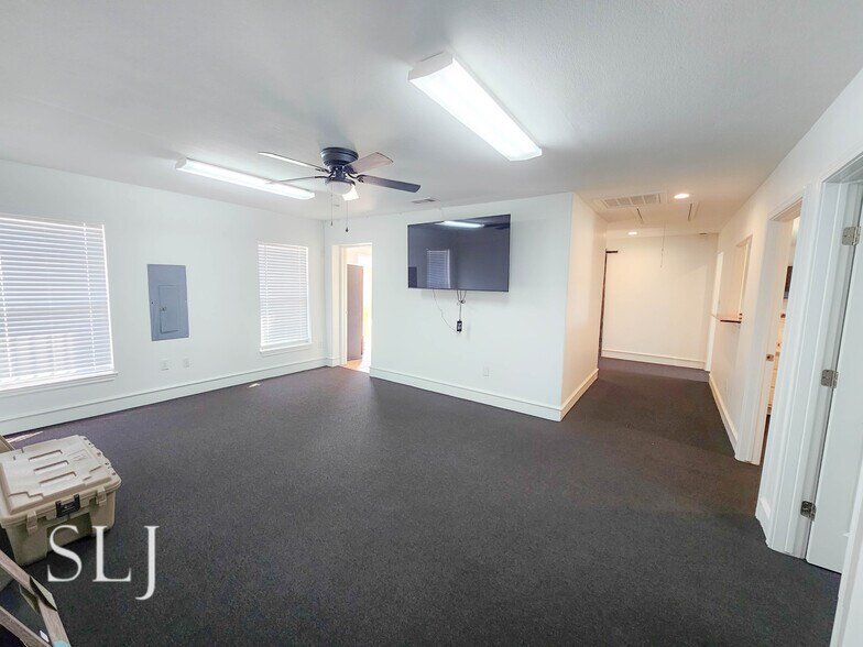 More Photos Of 2928 Inwood Rd, Dallas Medical For Lease