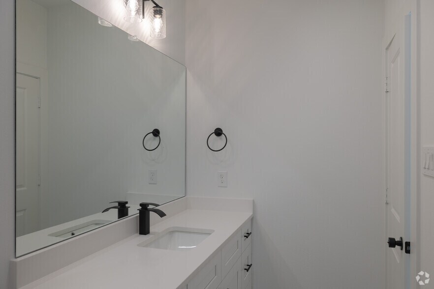 More Photos Of 2527 Judiway St, Houston Apartments For Sale