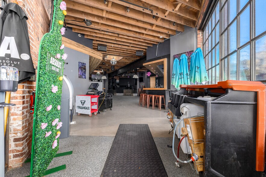 More Photos Of 2036-2046 Broadway, Denver Restaurant For Sale