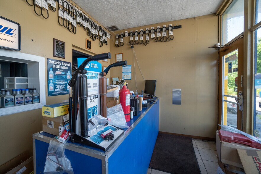 More Photos Of 5507 E Colonial Dr, Orlando Auto Repair For Sale