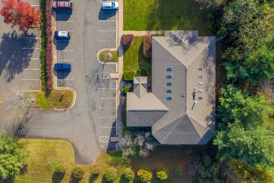More Photos Of 555 Hospital Dr, Warrenton Office For Sale