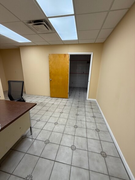 More Photos Of 5801 Plunkett St, Hollywood Warehouse For Lease