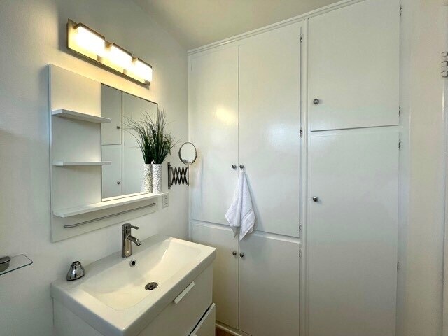 More Photos Of 1453 S Westgate Ave, Los Angeles Apartments For Sale