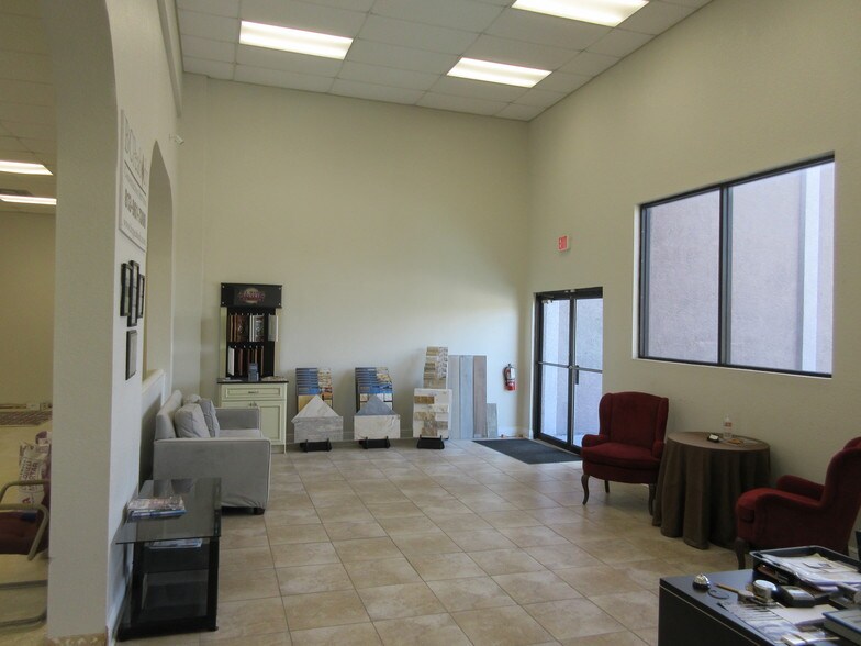 More Photos Of 15445 N Nebraska Ave, Lutz Warehouse For Lease