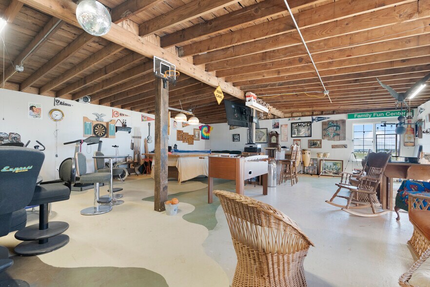 More Photos Of 347 2nd St, Crescent City Industrial For Sale