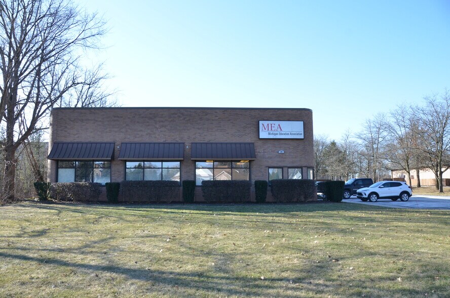 Primary Photo Of 200 E Silverbell Rd, Lake Orion Office For Sale