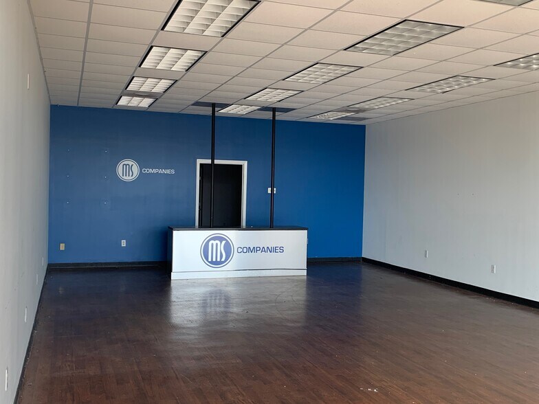 More Photos Of 5550 McFarland Blvd, Northport General Retail For Lease