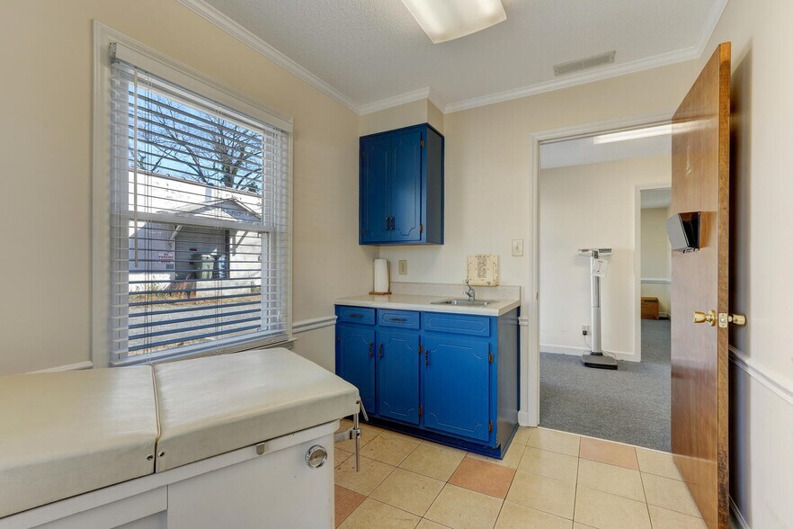 More Photos Of 601 W Harrison St, Reidsville Medical For Sale