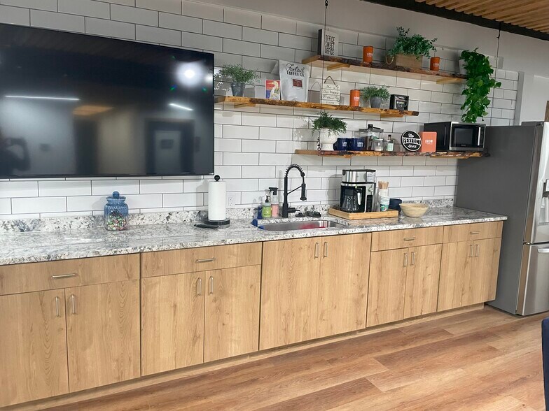 More Photos Of 343 N Bay St, Eustis Coworking Space