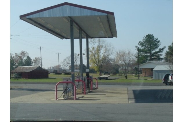 More Photos Of 16508 Hwy 65 S, Damascus Service Station For Sale