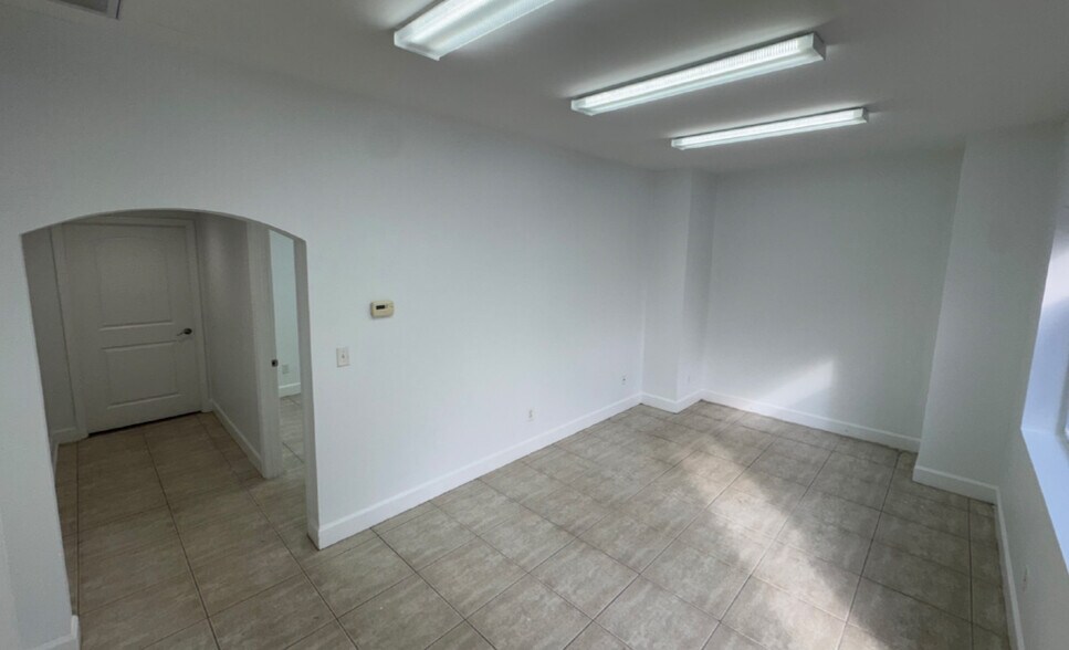 More Photos Of 1726-1738 SW Biltmore St, Port Saint Lucie Light Manufacturing For Lease