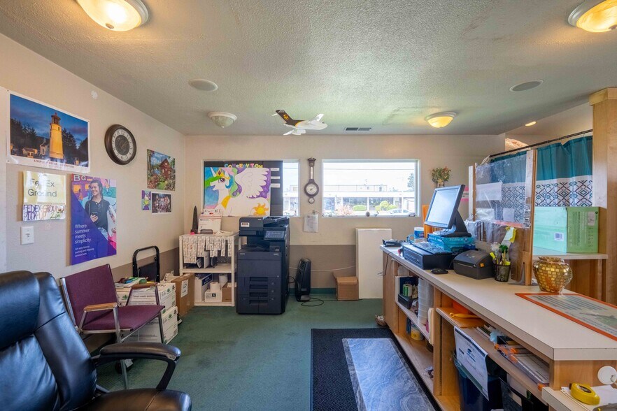 More Photos Of 624 Winchester Ave, Reedsport Office For Sale