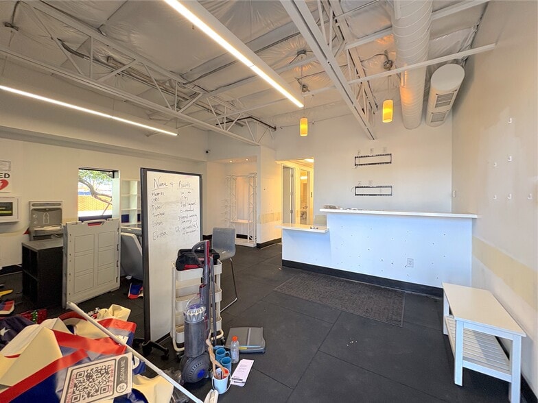 More Photos Of 3844 N 32nd St, Phoenix Storefront Retail Office For Lease