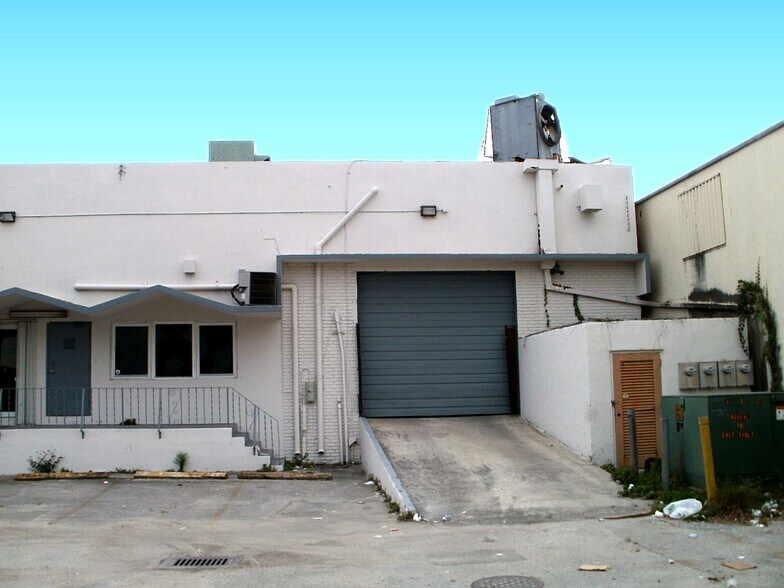 More Photos Of 670 W 20th St, Hialeah Warehouse For Lease