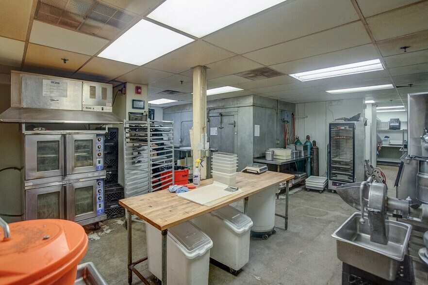 More Photos Of 921 S Arbor Vitae, Edwardsville Freestanding For Sale