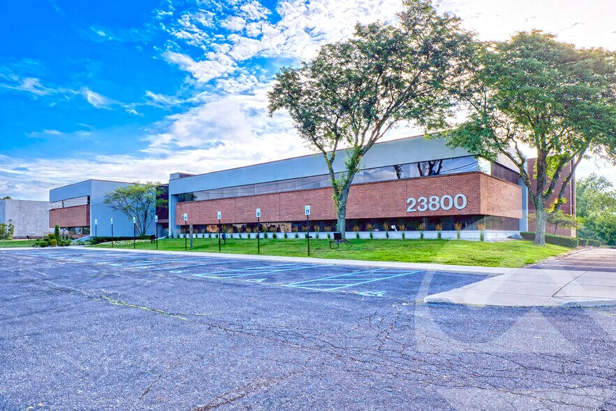 Primary Photo Of 23800 Orchard Lake Rd, Farmington Hills Medical For Lease