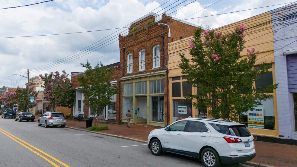 Primary Photo Of 134 S Main St, Warrenton General Retail For Sale