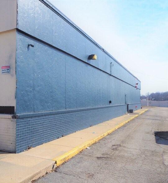 More Photos Of 2805 Target Dr, Saint Louis Restaurant For Sale