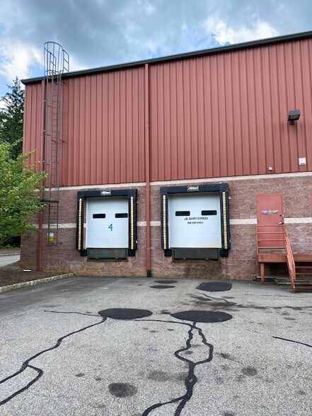 More Photos Of 3 Aspen Dr, Randolph Flex For Sale