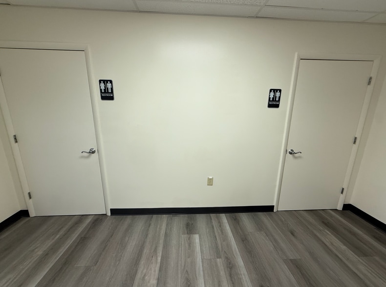 More Photos Of 3150-3160 Magic Hollow Blvd, Virginia Beach Loft Creative Space For Sale