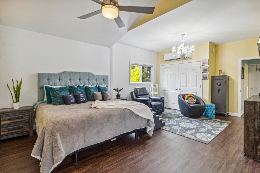 More Photos Of 7010 Frances Rd, Flushing Convenience Store For Sale