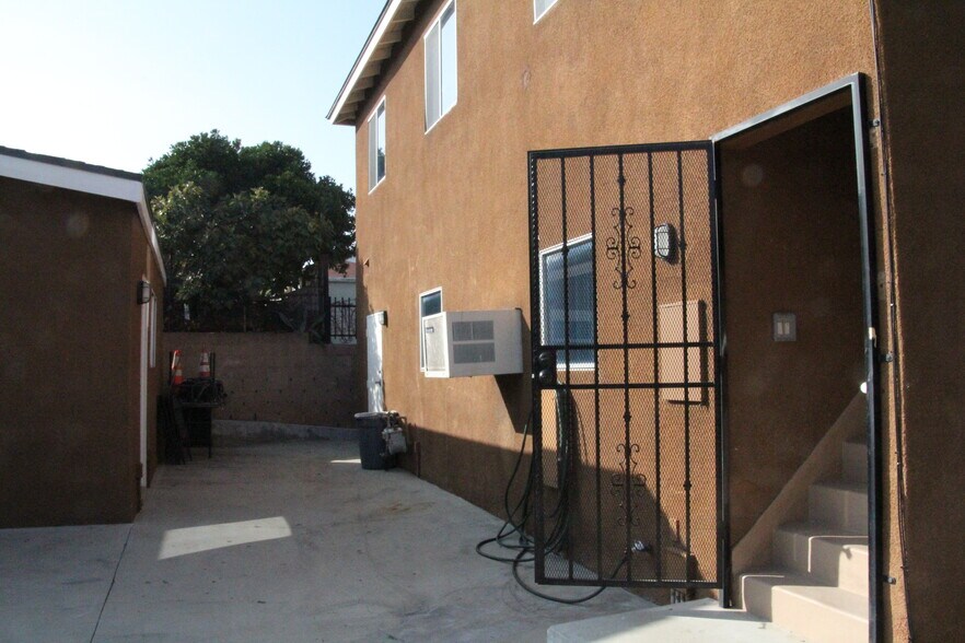 More Photos Of 4620-4620 1/2 E 3rd St, Los Angeles Storefront Retail Office For Sale