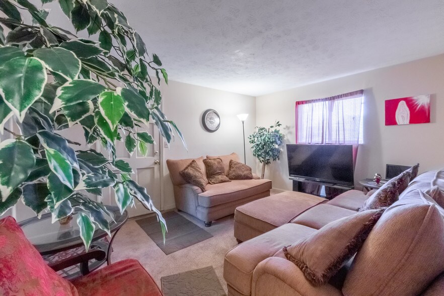 More Photos Of 417 Barton Dr, Forest Park Apartments For Sale