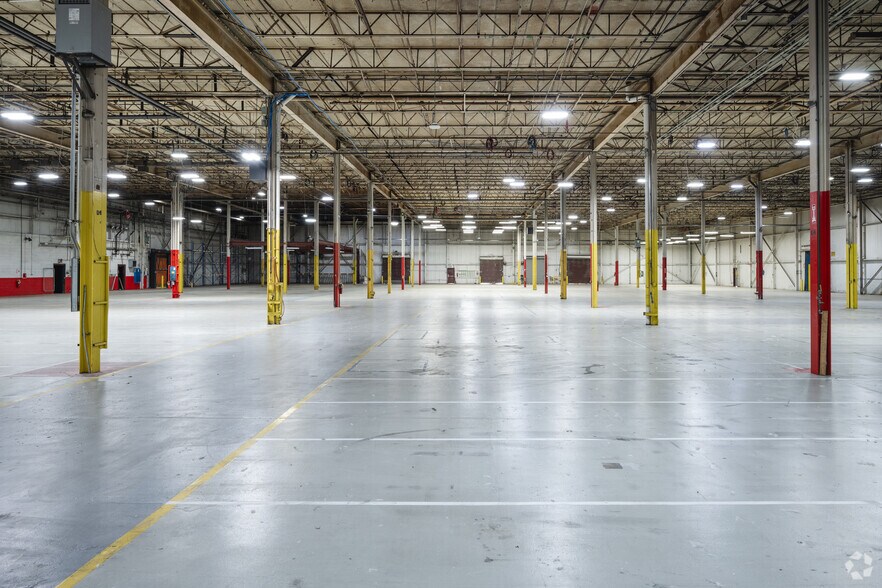 More Photos Of 90 Christ School Rd, Arden Distribution For Lease