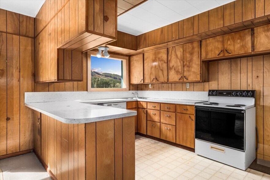 More Photos Of 7550 Logsden Rd, Logsden Convenience Store For Sale