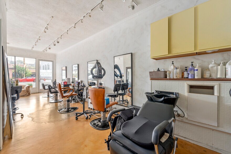 More Photos Of 1213-1223 S Pacific Coast Hwy, Redondo Beach Storefront For Sale
