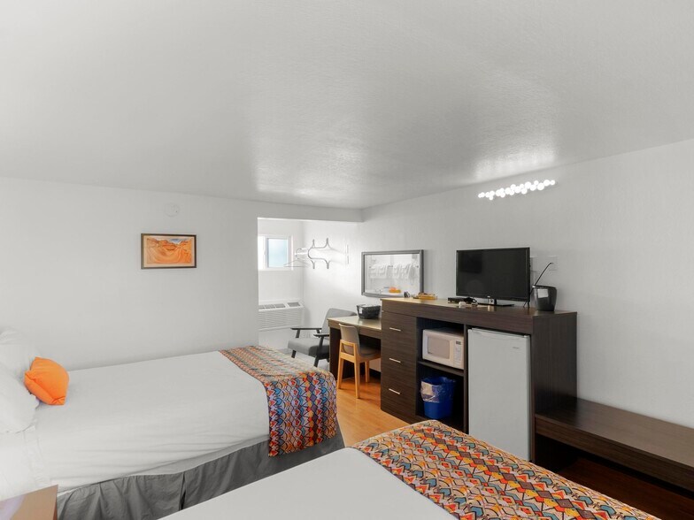 More Photos Of 475 W Main St, Escalante Hotel For Sale