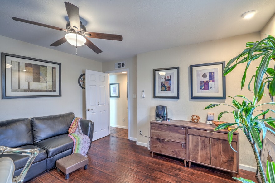 More Photos Of 211 W Atlantic Ave, Henderson Office For Sale