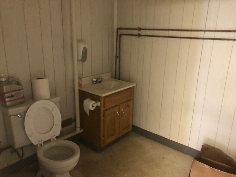 More Photos Of Beatty Rd, Latrobe Warehouse For Lease