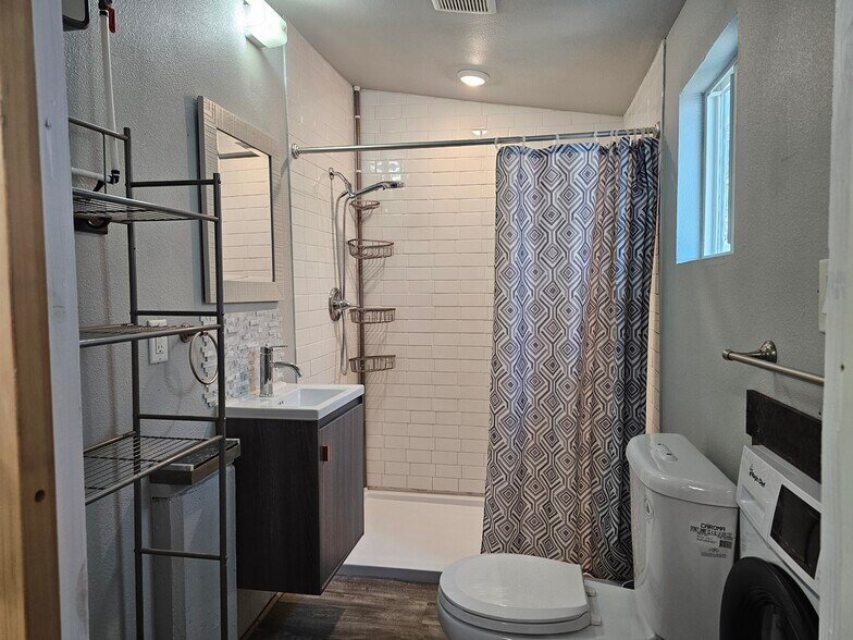 More Photos Of 560 Mountain Dr, Lakehills Specialty For Sale