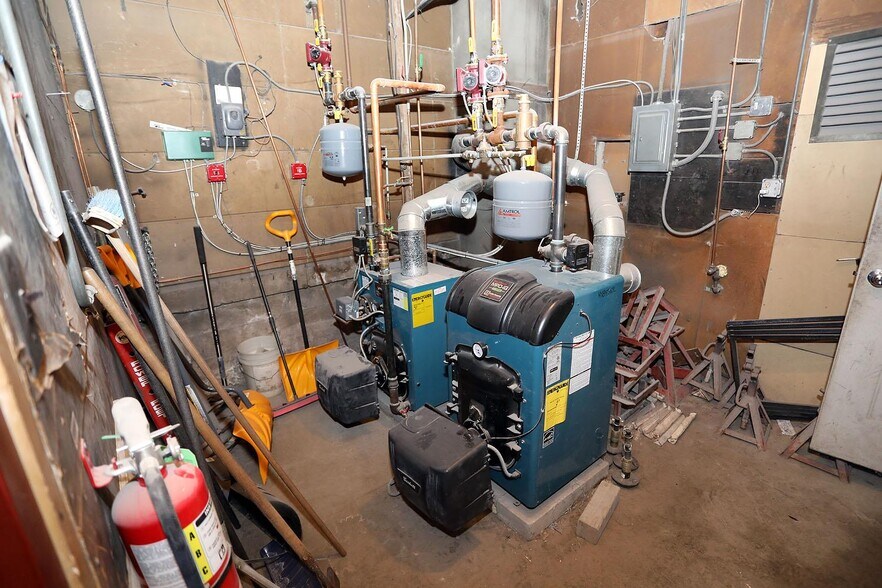More Photos Of 5013 New York 52, Jeffersonville Auto Repair For Sale