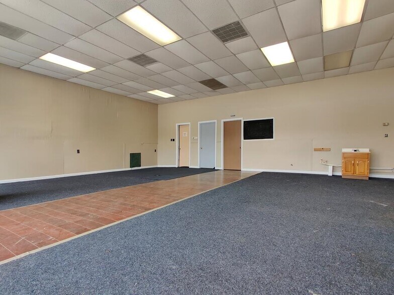 More Photos Of 20310 Main St E, Huntingdon Storefront For Sale
