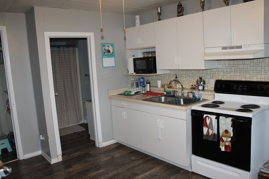 More Photos Of 100 Railroad, Leland Apartments For Sale