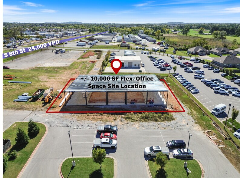 More Photos Of 2420 S 8th St, Rogers Flex For Lease