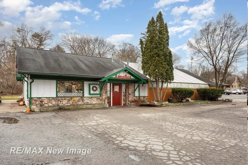 More Photos Of 1605 Bookness St, Midland Storefront For Sale