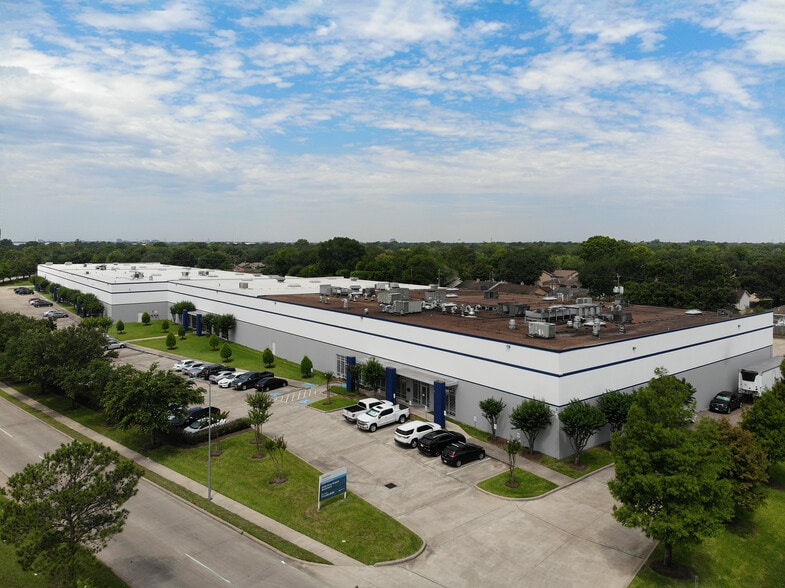 More Photos Of 9330 W Airport Blvd, Houston Warehouse For Lease