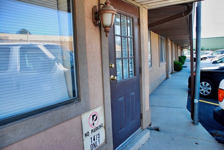 More Photos Of 1455-1463 W Center St, Orem Showroom For Lease