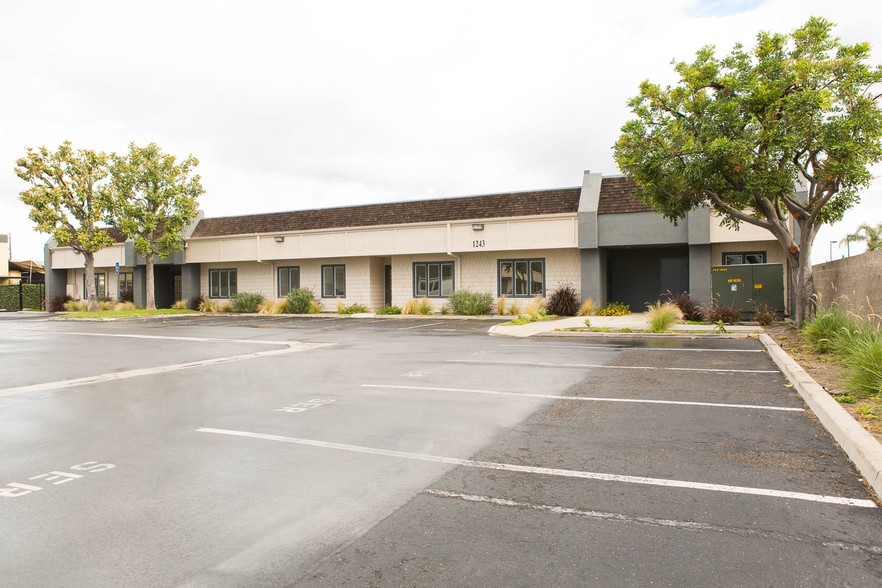 More Photos Of 1231-1241 E Warner Ave, Santa Ana Distribution For Lease