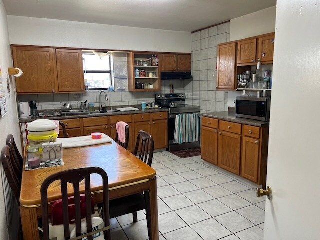 More Photos Of 208 S Ellis St, Menard Hotel For Sale