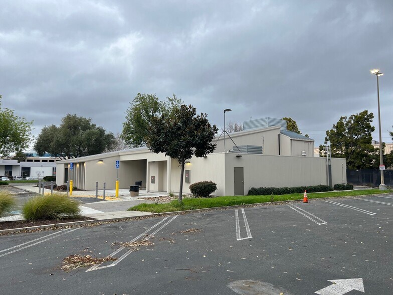 More Photos Of 2925 Scott Blvd, Santa Clara Bank For Lease